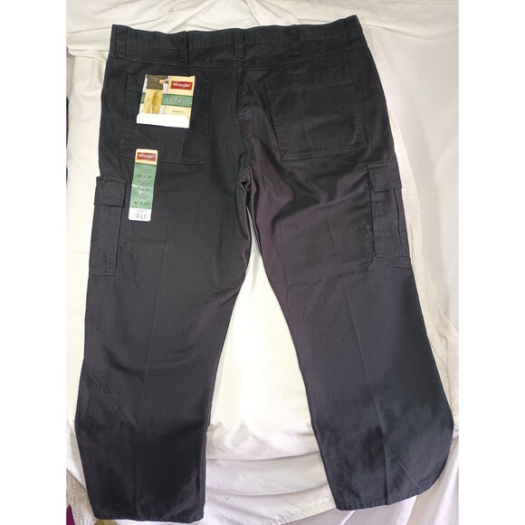 New Wrangler Cargo Men's Relaxed Fit 42x30 Utility Black Workwear Ranch Rodeo - Picture 2 of 4